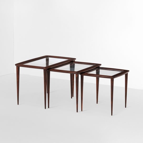 ICO PARISI : Tre tavoli bassi sovrapponibili mod. 401  - Asta Design - Associazione Nazionale - Case d'Asta italiane