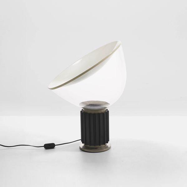 ACHILLE E PIERGIACOMO CASTIGLIONI : Lampada da tavolo mod. Taccia  - Asta Design - Associazione Nazionale - Case d'Asta italiane