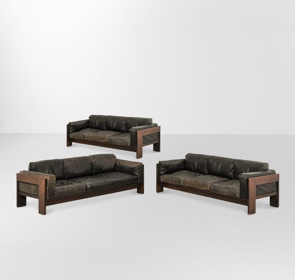 AFRA E TOBIA SCARPA : Tre divani a tre posti mod. Bastiano  - Asta Design - Associazione Nazionale - Case d'Asta italiane