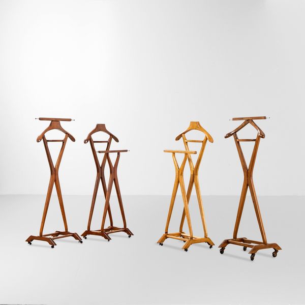 ICO PARISI : Quattro Servomuto appendiabiti.  - Asta Design - Associazione Nazionale - Case d'Asta italiane