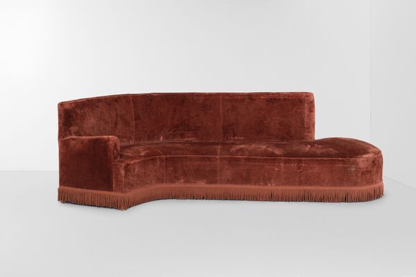 Grande divano curvo.  - Asta Design - Associazione Nazionale - Case d'Asta italiane