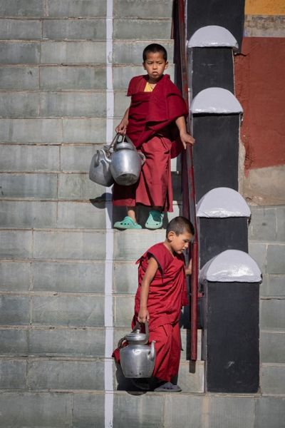 SANDRA VON BORRIES : I gradini del monastero di Thiksey.  - Asta Asta di beneficenza a favore dell'Ospedale del Cuore di Monasterio - Associazione Nazionale - Case d'Asta italiane