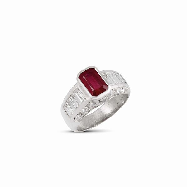 ANELLO CON RUBINO E DIAMANTI  - Asta GIOIELLI - Associazione Nazionale - Case d'Asta italiane