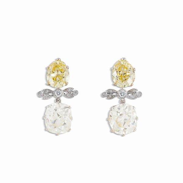 PAIO DI ORECCHINI PENDENTI CON DIAMANTI FANCY INTENSE YELLOW E DIAMANTI TAGLIO ANTICO  - Asta GIOIELLI - Associazione Nazionale - Case d'Asta italiane