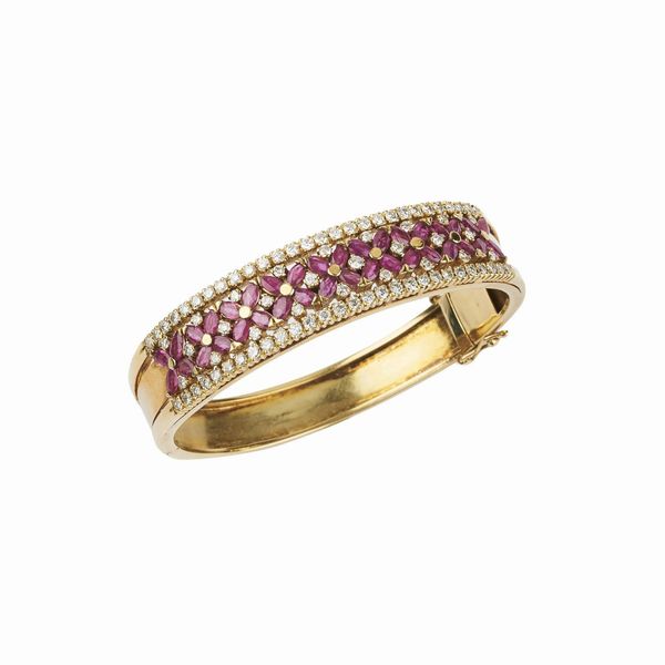 BRACCIALE RIGIDO CON RUBINI E DIAMANTI  - Asta GIOIELLI - Associazione Nazionale - Case d'Asta italiane