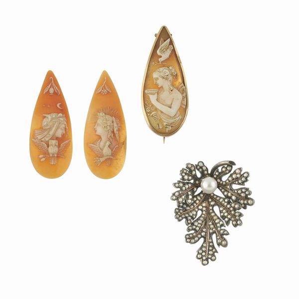 SPILLA A FORMA DI FOGLIA CON PERLE  - Asta GIOIELLI - Associazione Nazionale - Case d'Asta italiane