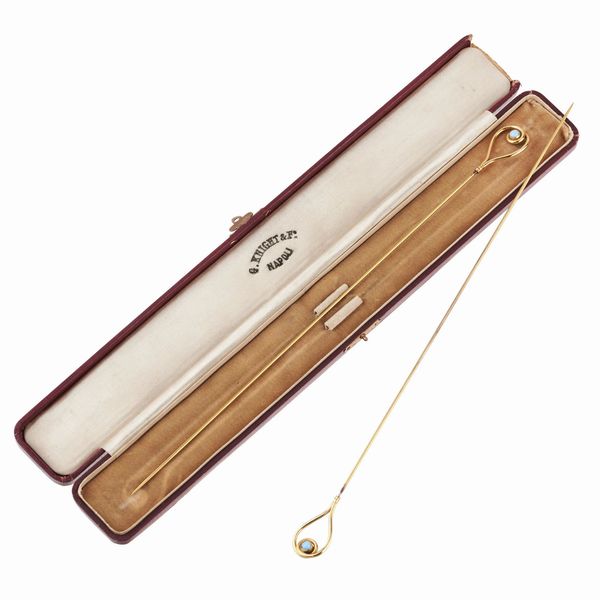 COPPIA DI LUNGHI SPILLONI  - Asta GIOIELLI - Associazione Nazionale - Case d'Asta italiane