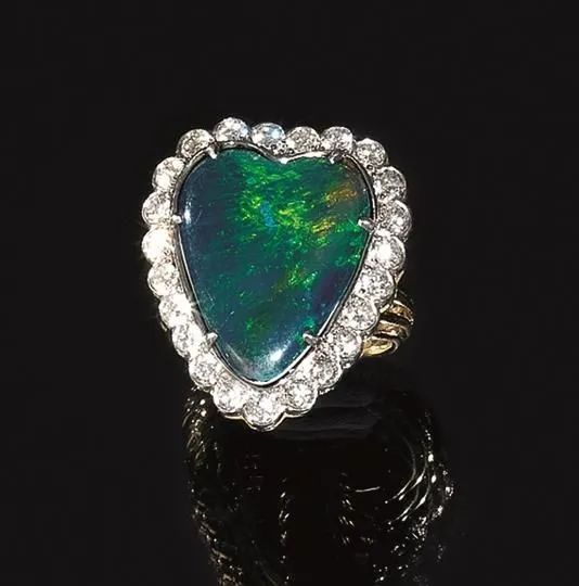 Anello in oro giallo, oro bianco, diamanti e doppietta di opale  - Asta VINTAGE: BORSE E ACCESSORI DI HERMES, LOUIS VUITTON E ALTRE GRANDI MAISON - Associazione Nazionale - Case d'Asta italiane