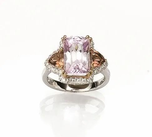 Anello in oro bianco, oro rosa, kunzite, tormaline e diamanti   - Asta VINTAGE: BORSE E ACCESSORI DI HERMES, LOUIS VUITTON E ALTRE GRANDI MAISON - Associazione Nazionale - Case d'Asta italiane