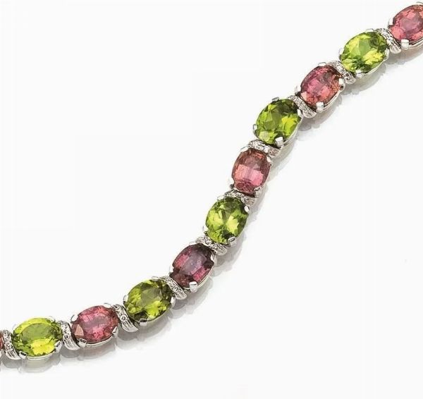 Bracciale in oro bianco, tormaline, peridoti e diamanti  - Asta VINTAGE: BORSE E ACCESSORI DI HERMES, LOUIS VUITTON E ALTRE GRANDI MAISON - Associazione Nazionale - Case d'Asta italiane