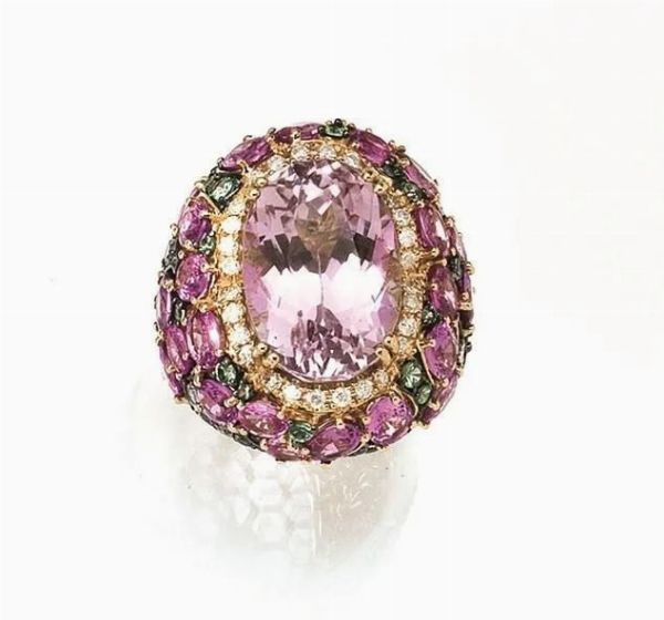Anello in oro rosa, kunzite, zaffiri rosa, granati verdi e diamanti  - Asta VINTAGE: BORSE E ACCESSORI DI HERMES, LOUIS VUITTON E ALTRE GRANDI MAISON - Associazione Nazionale - Case d'Asta italiane