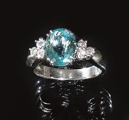 Anello in oro bianco, acquamarina e diamanti  - Asta VINTAGE: BORSE E ACCESSORI DI HERMES, LOUIS VUITTON E ALTRE GRANDI MAISON - Associazione Nazionale - Case d'Asta italiane