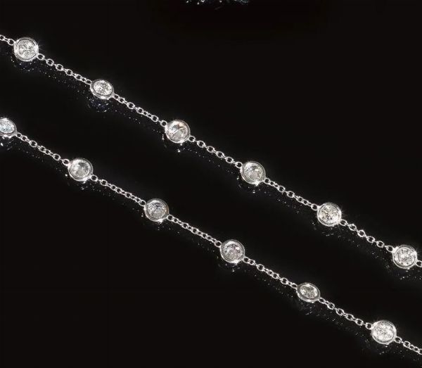 Lunga catena in oro bianco e diamanti&nbsp;  - Asta VINTAGE: BORSE E ACCESSORI DI HERMES, LOUIS VUITTON E ALTRE GRANDI MAISON - Associazione Nazionale - Case d'Asta italiane