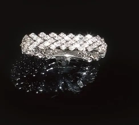 Anello in oro bianco e diamanti  - Asta VINTAGE: BORSE E ACCESSORI DI HERMES, LOUIS VUITTON E ALTRE GRANDI MAISON - Associazione Nazionale - Case d'Asta italiane