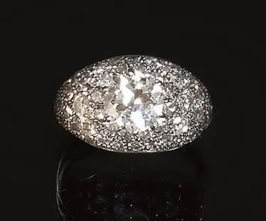 Anello in oro bianco e diamanti&nbsp;  - Asta VINTAGE: BORSE E ACCESSORI DI HERMES, LOUIS VUITTON E ALTRE GRANDI MAISON - Associazione Nazionale - Case d'Asta italiane