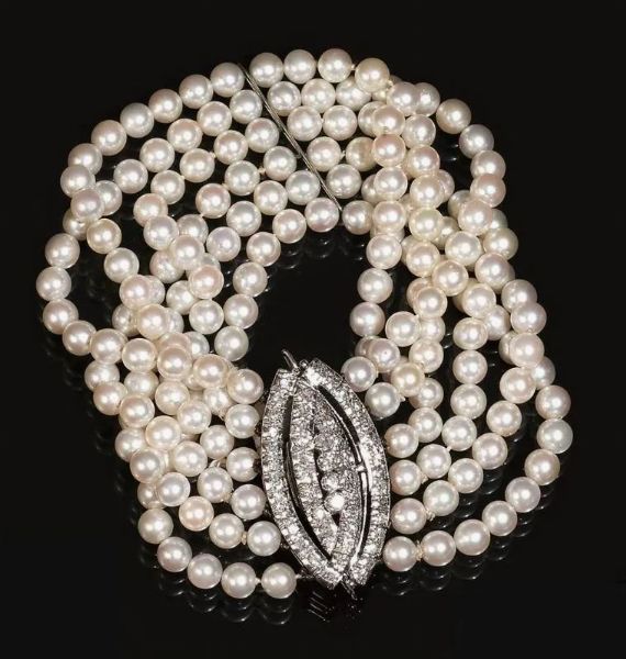 Bracciale in oro bianco, perle e diamanti   - Asta VINTAGE: BORSE E ACCESSORI DI HERMES, LOUIS VUITTON E ALTRE GRANDI MAISON - Associazione Nazionale - Case d'Asta italiane