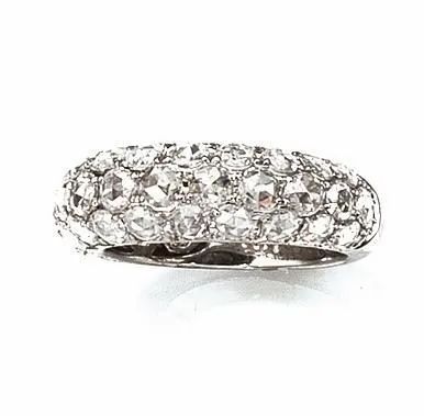 Anello in oro bianco e diamanti&nbsp;  - Asta VINTAGE: BORSE E ACCESSORI DI HERMES, LOUIS VUITTON E ALTRE GRANDI MAISON - Associazione Nazionale - Case d'Asta italiane