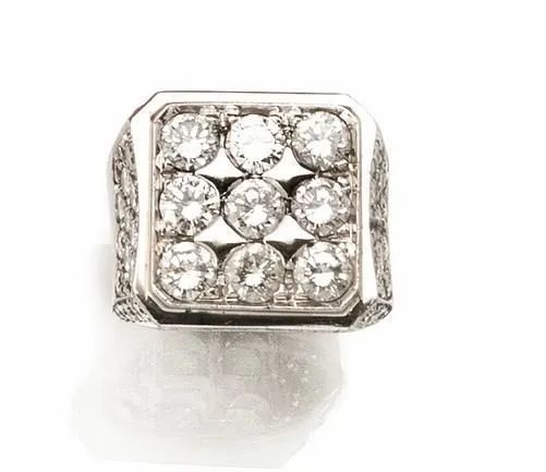 Anello  in oro bianco e diamanti   - Asta VINTAGE: BORSE E ACCESSORI DI HERMES, LOUIS VUITTON E ALTRE GRANDI MAISON - Associazione Nazionale - Case d'Asta italiane