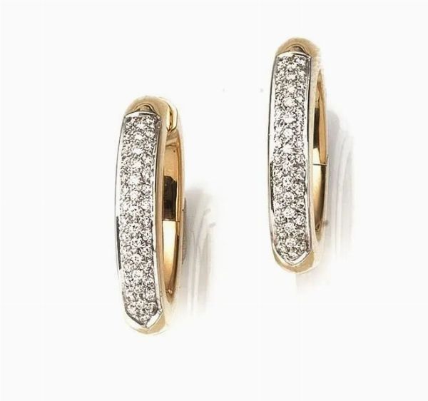 Paio di orecchini in oro giallo, oro bianco e diamanti&nbsp;  - Asta VINTAGE: BORSE E ACCESSORI DI HERMES, LOUIS VUITTON E ALTRE GRANDI MAISON - Associazione Nazionale - Case d'Asta italiane