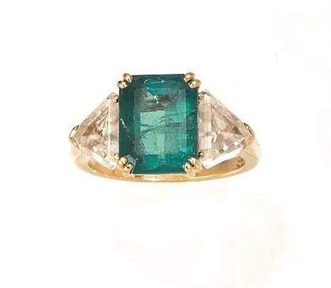 Anello in oro giallo, smeraldo e diamanti&nbsp;  - Asta VINTAGE: BORSE E ACCESSORI DI HERMES, LOUIS VUITTON E ALTRE GRANDI MAISON - Associazione Nazionale - Case d'Asta italiane