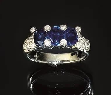 Anello in oro bianco, zaffiri e diamanti&nbsp;  - Asta VINTAGE: BORSE E ACCESSORI DI HERMES, LOUIS VUITTON E ALTRE GRANDI MAISON - Associazione Nazionale - Case d'Asta italiane