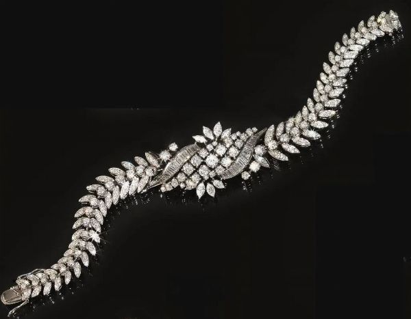 Bracciale, anni '60,&nbsp; in oro bianco e diamanti  - Asta VINTAGE: BORSE E ACCESSORI DI HERMES, LOUIS VUITTON E ALTRE GRANDI MAISON - Associazione Nazionale - Case d'Asta italiane