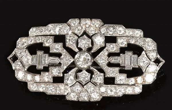 Spilla, periodo deco, in oro bianco e diamanti&nbsp;  - Asta VINTAGE: BORSE E ACCESSORI DI HERMES, LOUIS VUITTON E ALTRE GRANDI MAISON - Associazione Nazionale - Case d'Asta italiane