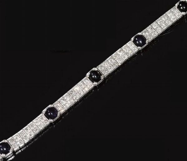 Bracciale in oro bianco, zaffiri e diamanti&nbsp;  - Asta VINTAGE: BORSE E ACCESSORI DI HERMES, LOUIS VUITTON E ALTRE GRANDI MAISON - Associazione Nazionale - Case d'Asta italiane
