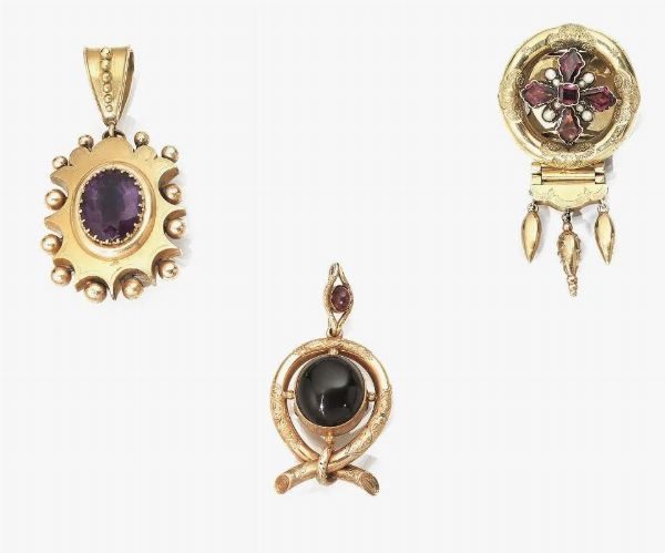 Sei pendenti in oro giallo, oro rosa, micromosaici e pietre dure&nbsp;  - Asta VINTAGE: BORSE E ACCESSORI DI HERMES, LOUIS VUITTON E ALTRE GRANDI MAISON - Associazione Nazionale - Case d'Asta italiane