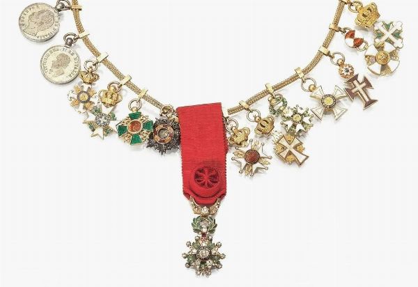 Catena in oro giallo, argento, smalti e diamanti con onorificenze ed una catena da orologio in oro giallo  - Asta VINTAGE: BORSE E ACCESSORI DI HERMES, LOUIS VUITTON E ALTRE GRANDI MAISON - Associazione Nazionale - Case d'Asta italiane
