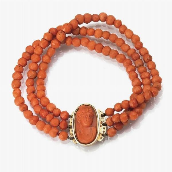 Due bracciali in oro giallo e oro rosa e corallo antico&nbsp;  - Asta VINTAGE: BORSE E ACCESSORI DI HERMES, LOUIS VUITTON E ALTRE GRANDI MAISON - Associazione Nazionale - Case d'Asta italiane