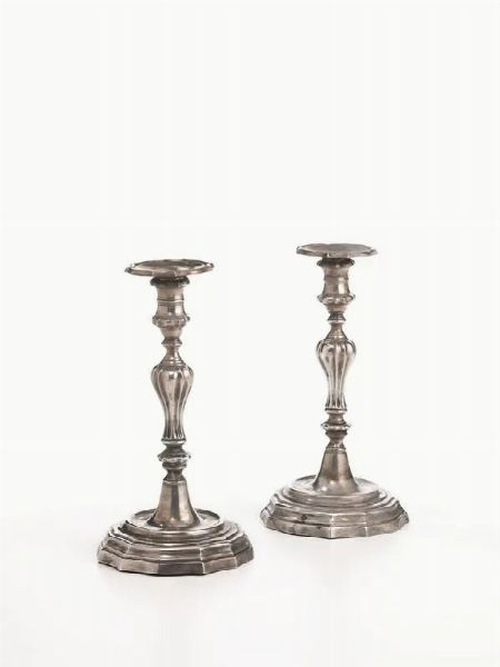 COPPIA DI CANDELIERI, FIRENZE, SECONDA META' SEC. XVIII, ASSAGGIATORE ZENOBI BIAGIONI  - Asta VINTAGE: BORSE E ACCESSORI DI HERMES, LOUIS VUITTON E ALTRE GRANDI MAISON - Associazione Nazionale - Case d'Asta italiane