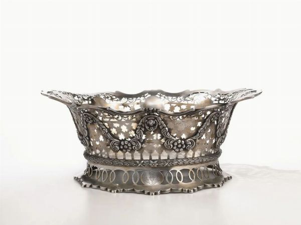 GRANDE VASCA CENTROTAVOLA, LONDRA, 1900  - Asta VINTAGE: BORSE E ACCESSORI DI HERMES, LOUIS VUITTON E ALTRE GRANDI MAISON - Associazione Nazionale - Case d'Asta italiane