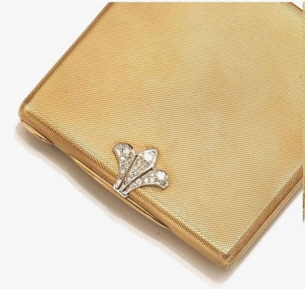 Scatola portacipria in oro giallo, oro bianco e diamanti  - Asta VINTAGE: BORSE E ACCESSORI DI HERMES, LOUIS VUITTON E ALTRE GRANDI MAISON - Associazione Nazionale - Case d'Asta italiane
