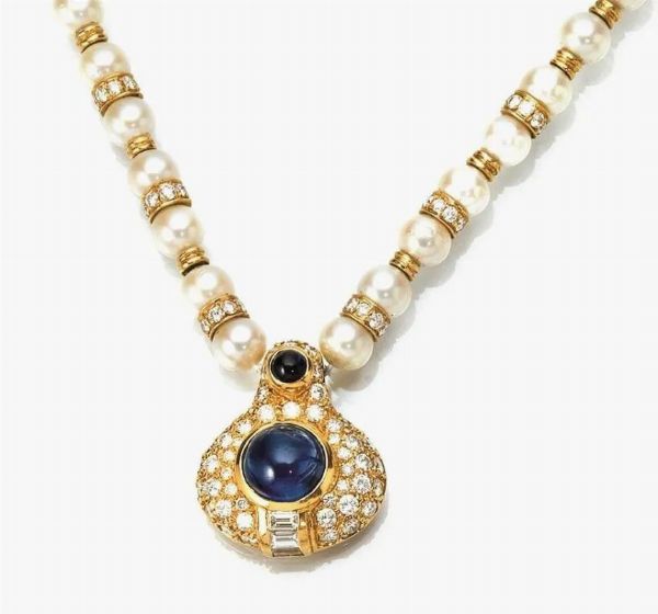Collana in oro giallo, perle, diamanti e zaffiri  - Asta VINTAGE: BORSE E ACCESSORI DI HERMES, LOUIS VUITTON E ALTRE GRANDI MAISON - Associazione Nazionale - Case d'Asta italiane