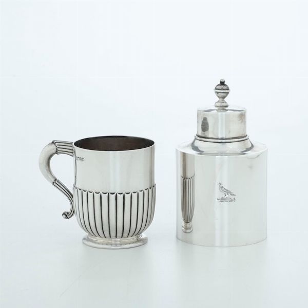 Mug, Londra 1888, argentiere William Barrott e porta t, Londra 1906, argentiere William Comyns & Sons Ltd  - Asta Argenti e Icone - Associazione Nazionale - Case d'Asta italiane
