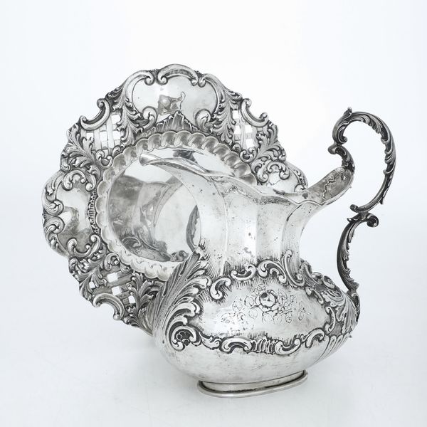 Caraffa con vassoio. Argenteria milanese del XX secolo, argentiere Ottorino Sari  - Asta Argenti e Icone - Associazione Nazionale - Case d'Asta italiane