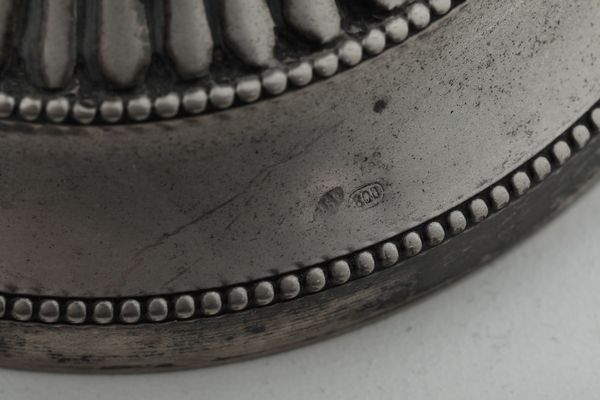 Coppia candelabri. Argenteria italiana del XX secolo, bollo dell'argentiere consunto  - Asta Argenti e Icone - Associazione Nazionale - Case d'Asta italiane