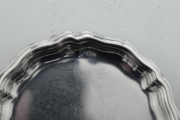 Insieme di sottobicchieri e due sottobottiglia. Argenteria italiana del XX secolo  - Asta Argenti e Icone - Associazione Nazionale - Case d'Asta italiane