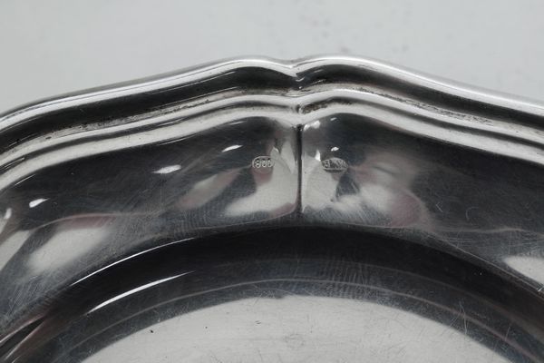 Insieme di sottobicchieri e due sottobottiglia. Argenteria italiana del XX secolo  - Asta Argenti e Icone - Associazione Nazionale - Case d'Asta italiane