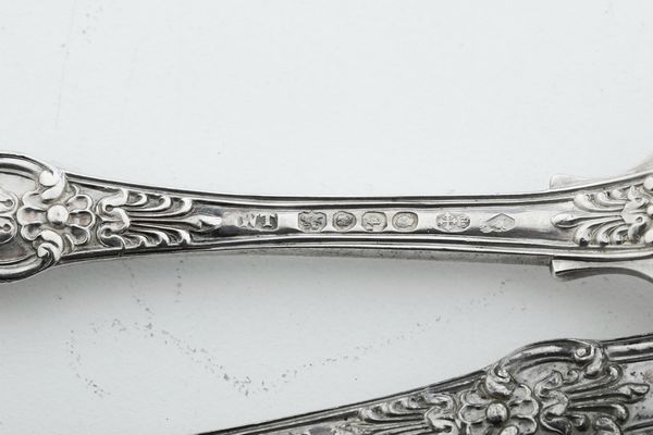 Lotto di posate. Londra 1834, argentieri WT entro rettangolo (William Tanner, W. Troby, W. Traies..) e marchi di ricontrollo per Torino del XIX secolo  - Asta Argenti e Icone - Associazione Nazionale - Case d'Asta italiane