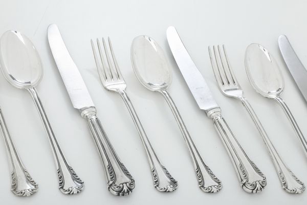 Servizio di posate. Argenteria italiana del XX secolo, argentiere Maria Morini, Bologna  - Asta Argenti e Icone - Associazione Nazionale - Case d'Asta italiane