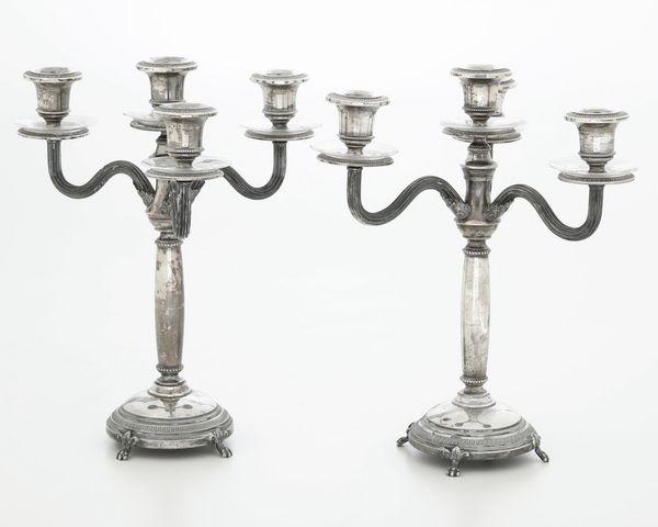 Coppia di candelabri a 4 luci. Argenteria italiana del XX secolo, argentiere Cesa, Alessandria  - Asta Argenti e Icone - Associazione Nazionale - Case d'Asta italiane