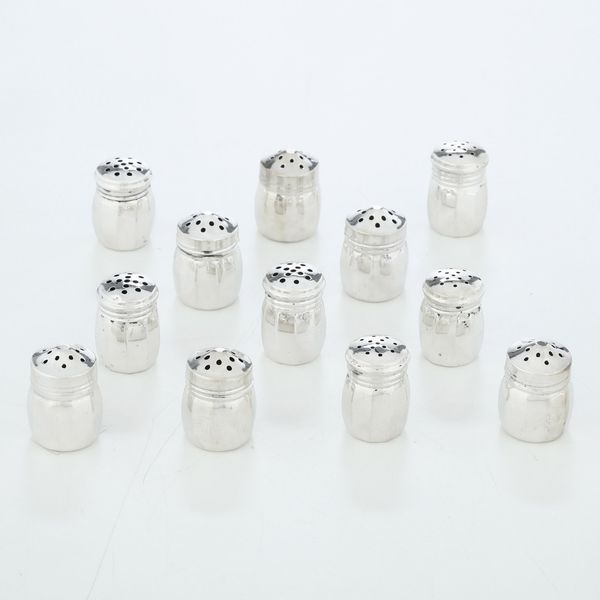 Dodici saliere e pepiere. Argenteria italiana del XX secolo  - Asta Argenti e Icone - Associazione Nazionale - Case d'Asta italiane