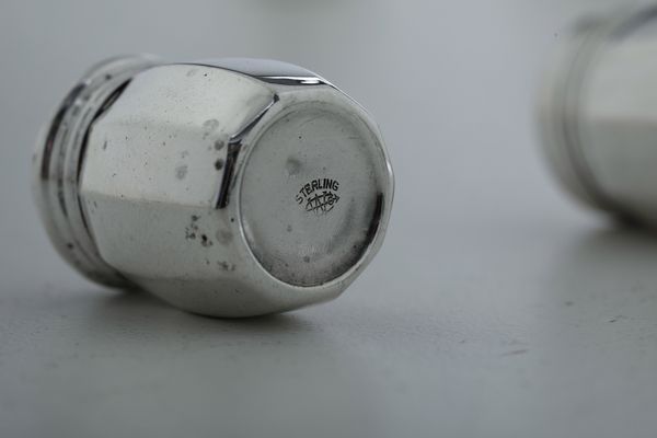 Dodici saliere e pepiere. Argenteria italiana del XX secolo  - Asta Argenti e Icone - Associazione Nazionale - Case d'Asta italiane