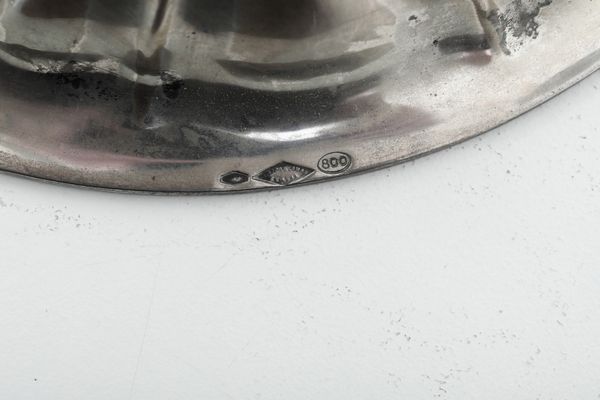 Coppia di candelabri. Argenteria milanese del XX secolo per gioielleria Cipollina Genova  - Asta Argenti e Icone - Associazione Nazionale - Case d'Asta italiane