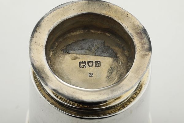 Mug. Londra 1840 e bicchiere, Londra 1901  - Asta Argenti e Icone - Associazione Nazionale - Case d'Asta italiane