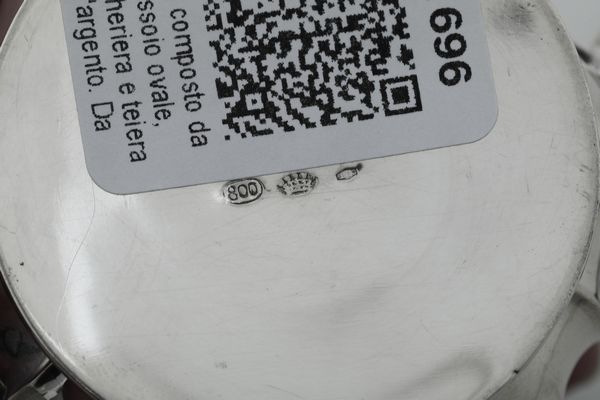 Lotto composto da vassoio ovale, zuccheriera e teiera. Argenteria italiana del XX secolo, argentieri differenti  - Asta Argenti e Icone - Associazione Nazionale - Case d'Asta italiane