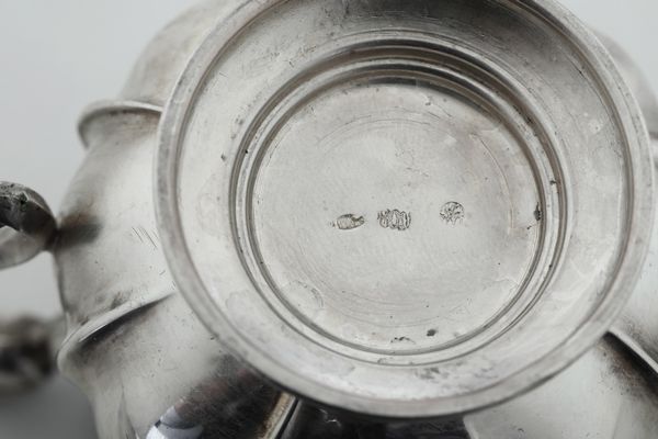 Teiera, zuccheriera e lattiera. Argenteria italiana della prima met del XX secolo, bollo dell'argentiere consunto  - Asta Argenti e Icone - Associazione Nazionale - Case d'Asta italiane