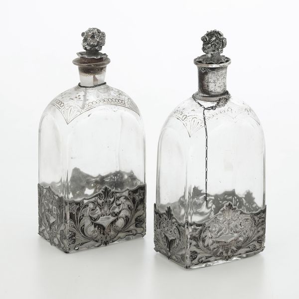 Coppia di bottiglie. Argenteria italiana del XX secolo, apparentemente prive di punzonatura  - Asta Argenti e Icone - Associazione Nazionale - Case d'Asta italiane